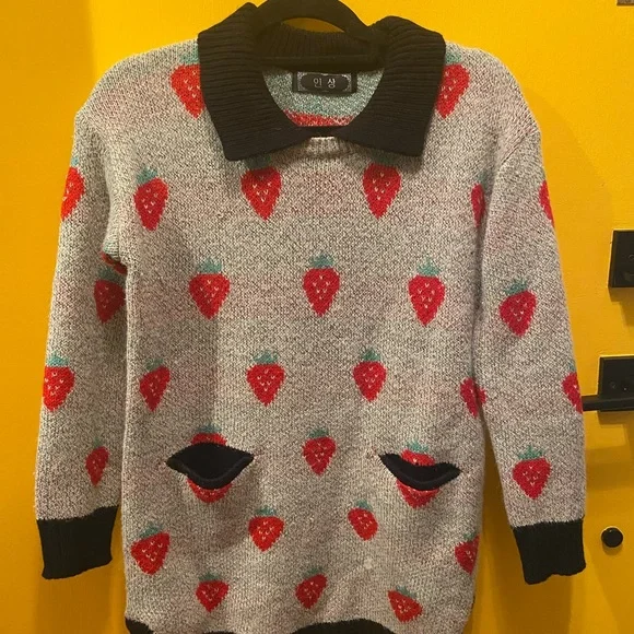 Strawberry Patterned Sweater - Picture 2 of 8